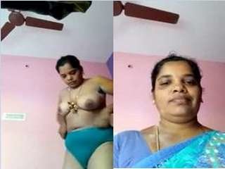 Mallu bhabhi in saree in exclusive video