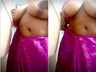 Exclusive video of Mallu Bhabhi flaunting her big breasts
