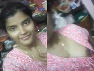 Cute Indian girl flaunts her boobs for her lover in exclusive video