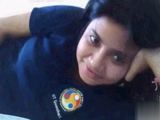 College girls' nude selfies go viral on social media