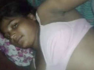 Indian teenager pleasures herself while driving