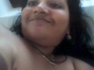 Mallu girl's solo performance in Kallavedi Thaliparamba video