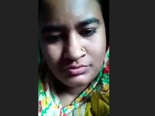 Bangladeshi woman satisfies her lover in a steamy video