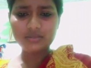 Indian girl uses fingers for pleasure in solo video