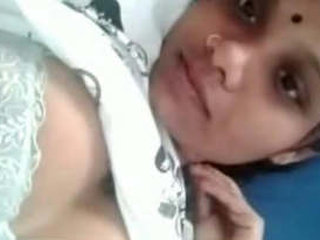 Busty Tamil girl flaunts her assets in a steamy video