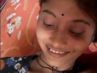 Indian girl undresses and shows off her body in solo video