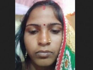 Desi bhabi fingering herself in the village
