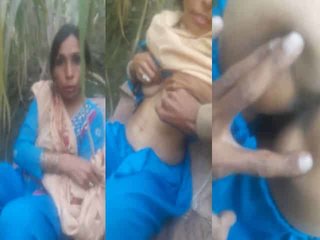Desi aunty from the countryside flaunts her butt for her lover