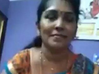 Malayali aunt from Kerala flaunts her naked body in a solo video