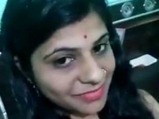 Deepika Bhabhi flaunts her body in a sizzling solo video