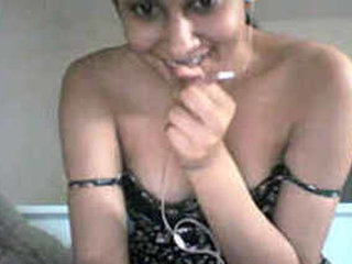 Desi girl flaunts her beautiful body and boobs in front of her boyfriend