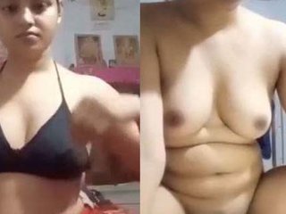 Indian village girl shows off her sexy pussy and boobs in nude selfies