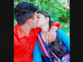 Cute Indian girl gives a blowjob in a new video clip