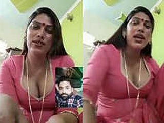 Aunty shows off her cleavage in a sensual video