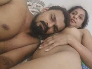 Horny Desi couple sends MMS of their steamy session