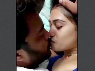 Desi couple enjoys passionate kissing in video