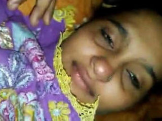 Muslim bhabhi shares her pussy with lover in steamy video