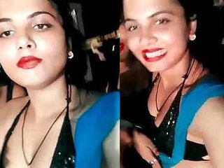 Indian aunty flaunts her curves while dancing