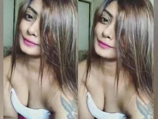 Latest video of twinkle kapoor flaunting her big boobs