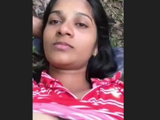 Cute Indian girl gets fucked in the open air