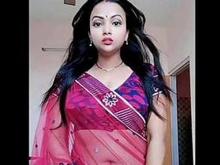 Mourima's tantalizing sari reveals her naughty side
