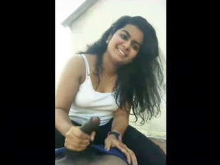 Beautiful Tamil girlfriend shows off her handjob skills