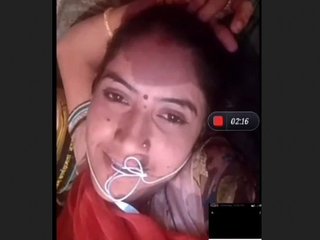 Mature bhabhi gets naughty on video call