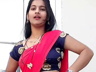 Shivani Thakur's navel showcased in a steamy video