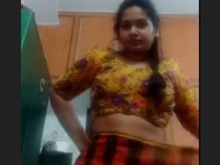 Tamil girl gets naked and cleans her pussy in a video