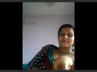 Mallu nurse flaunts her big boobs in a steamy video
